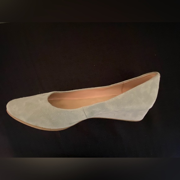 Easy spirit 9M suede 1 1/2' heel wedge shoe in Sea Foam color - Picture 2 of 4